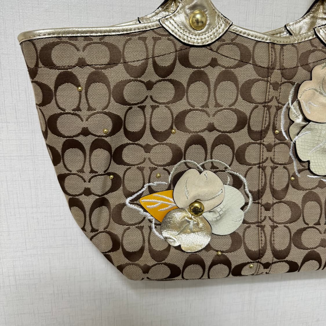 코치 플라워 숄더백 시그니처 로고 샴페인 골드 토트백 가방 +키링 상품이미지5