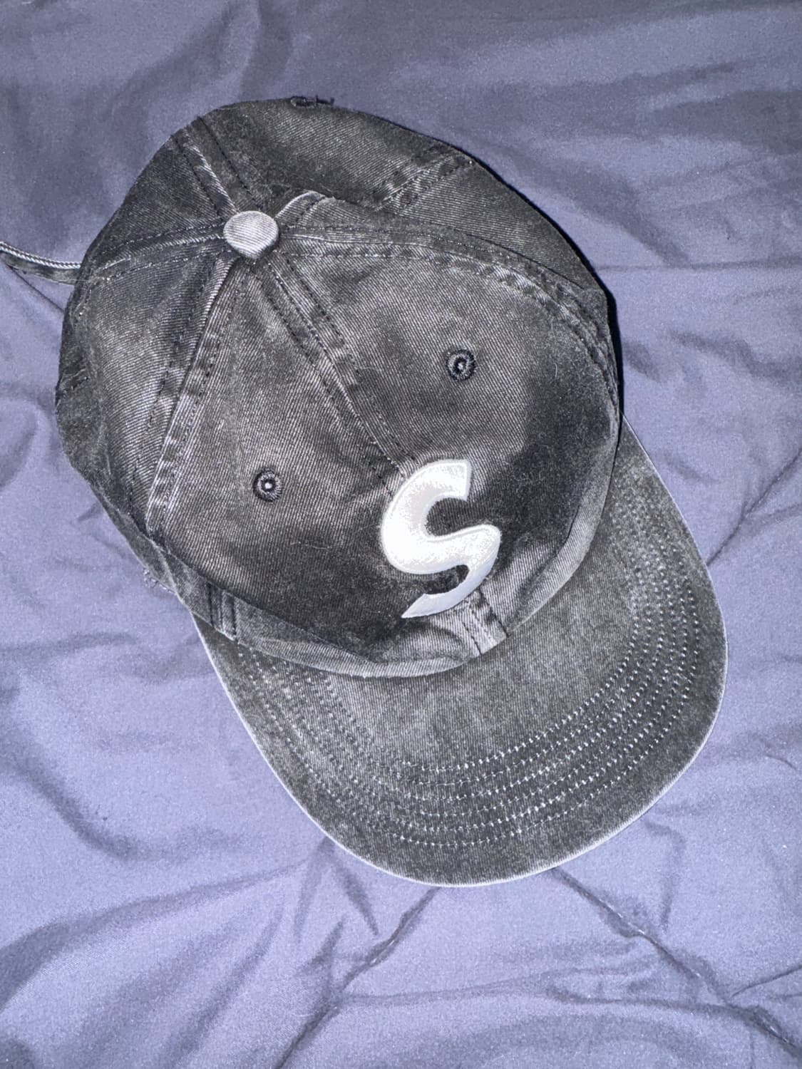 슈프림 23fw 피그먼트 블랙 S로고 6패널 볼캡 상품이미지1