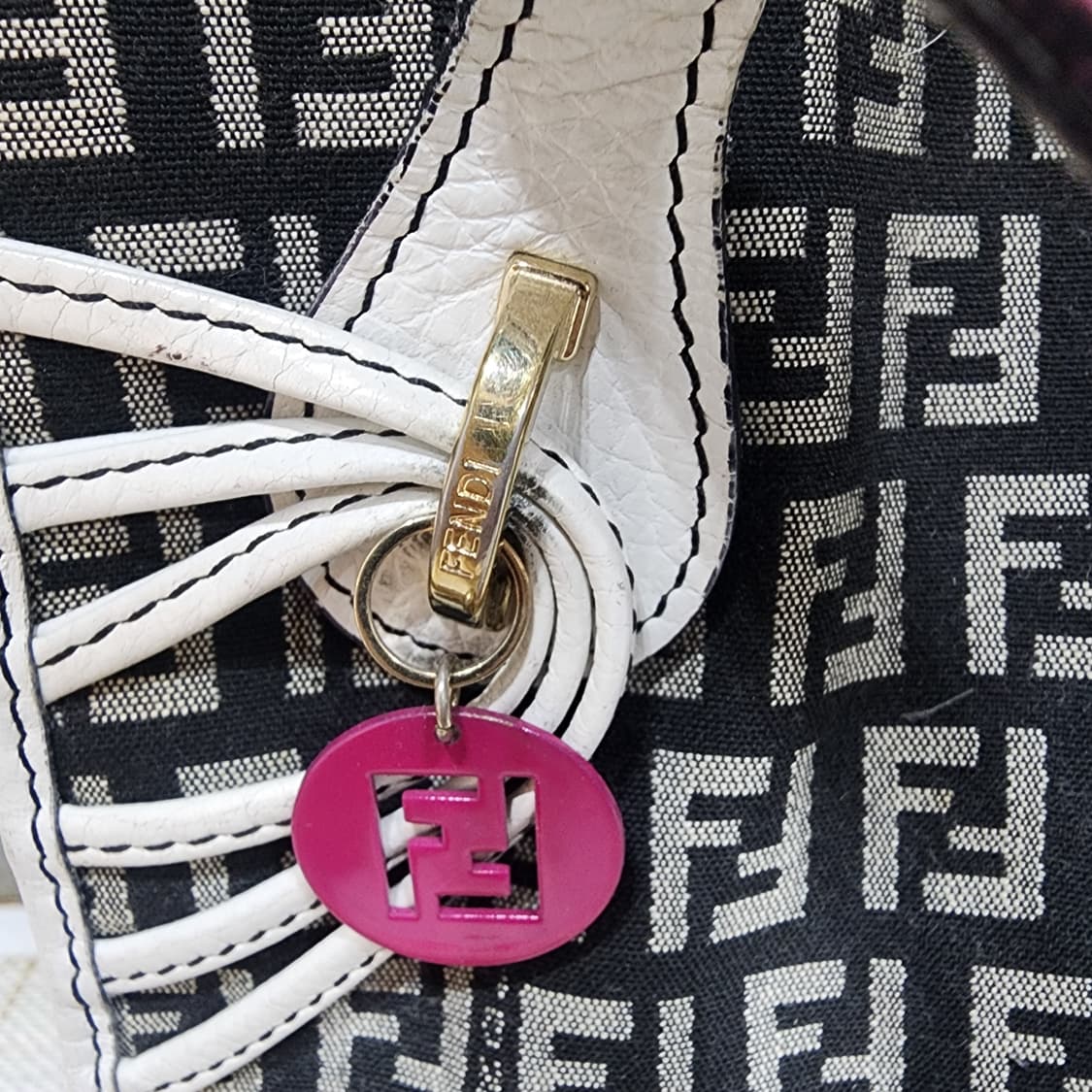 펜디 주카 캔버스 토트백 상품이미지5