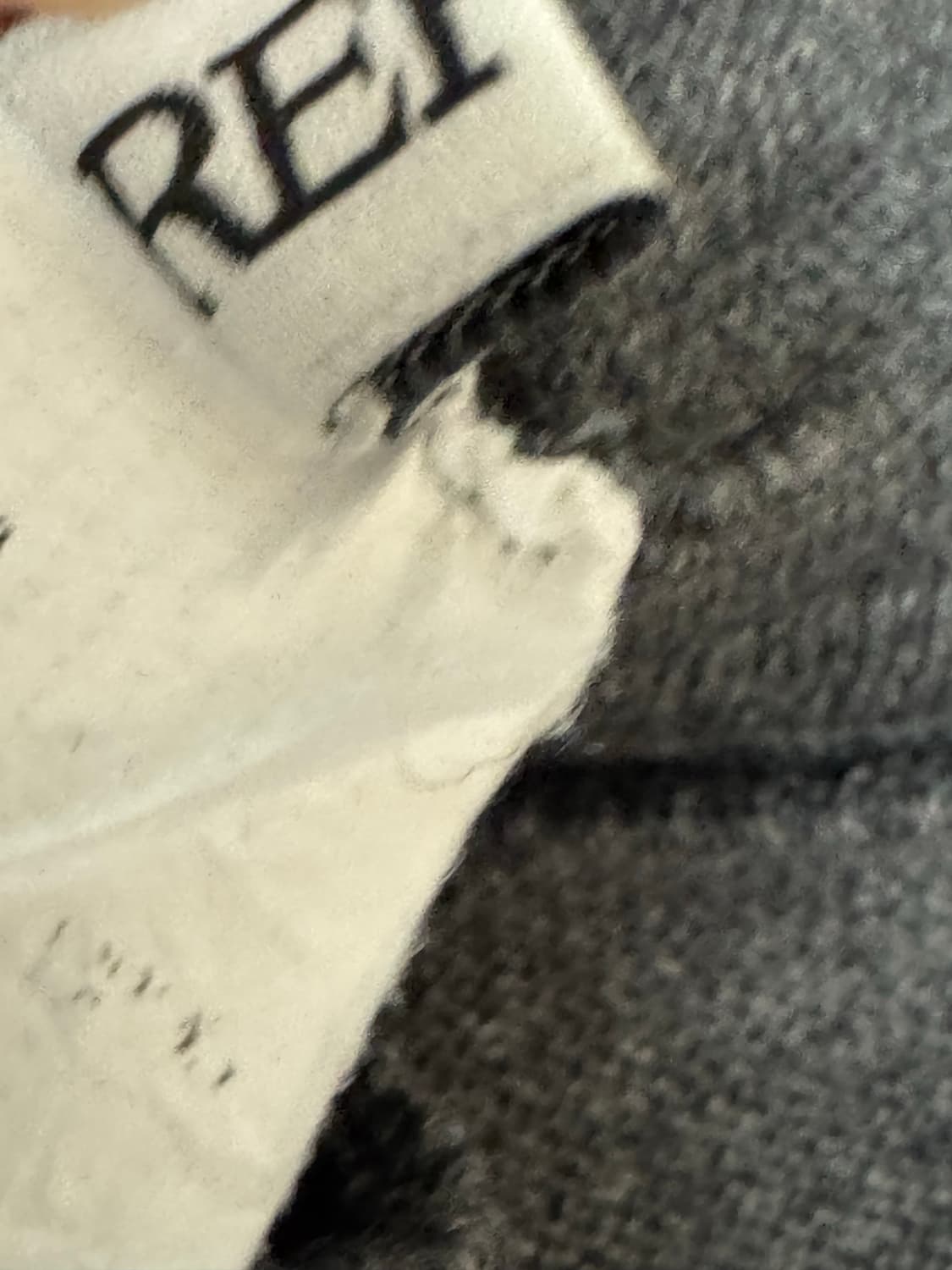 리포스 언발 오프숄더 니트 Unbal Off-Shoulder Knit 상품이미지4