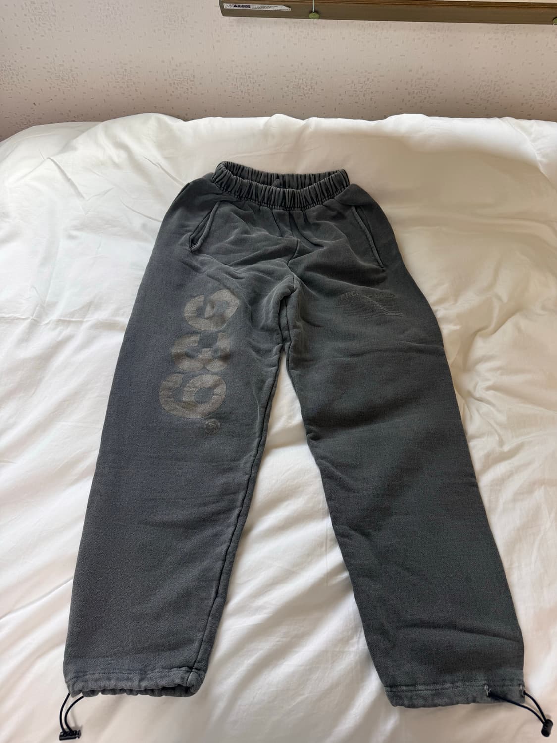 아카이브 볼드 939 로고 스웻 팬츠 차콜 S 상품이미지3