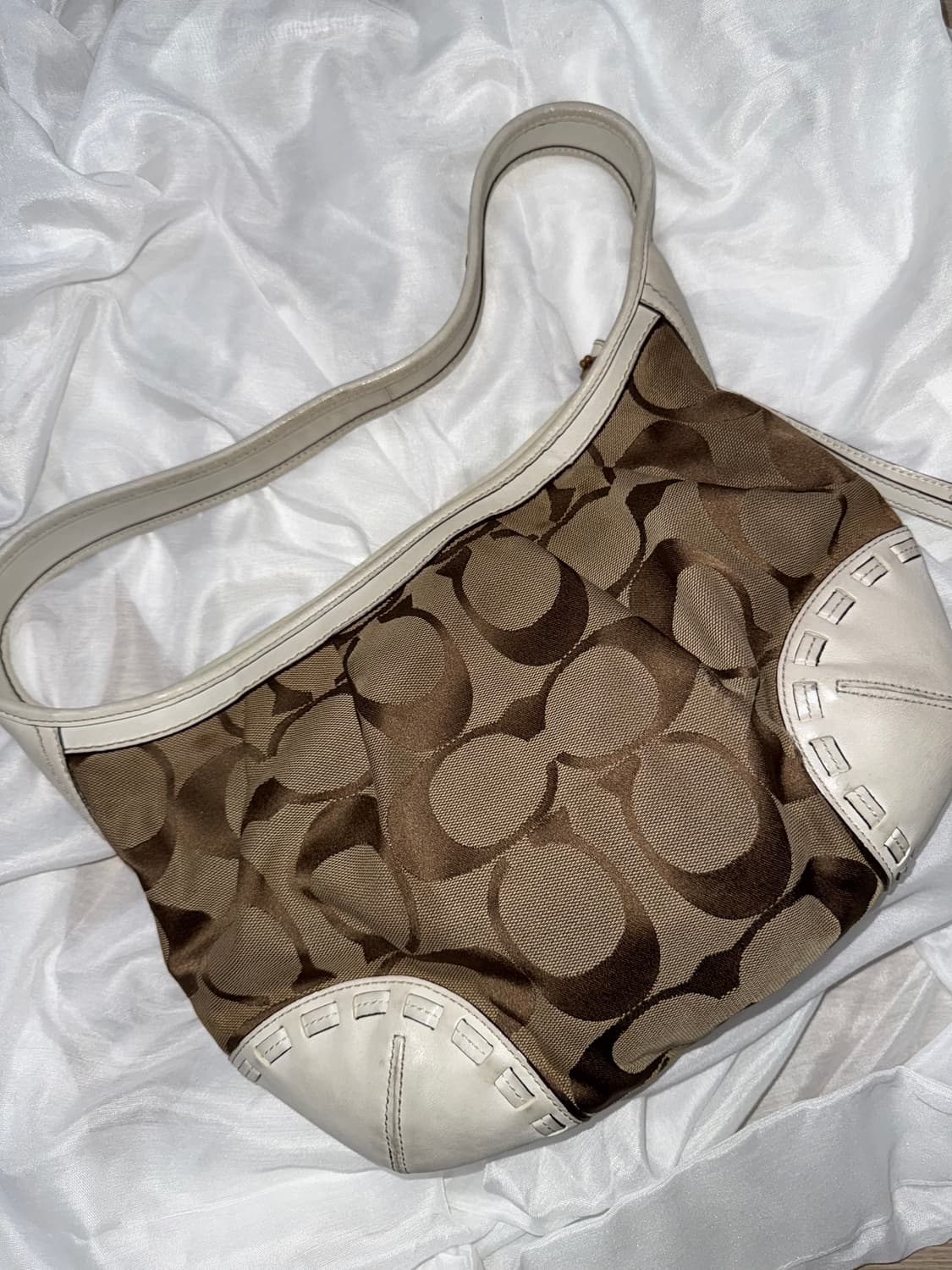 코치 시그니처 숄더백 상품이미지3