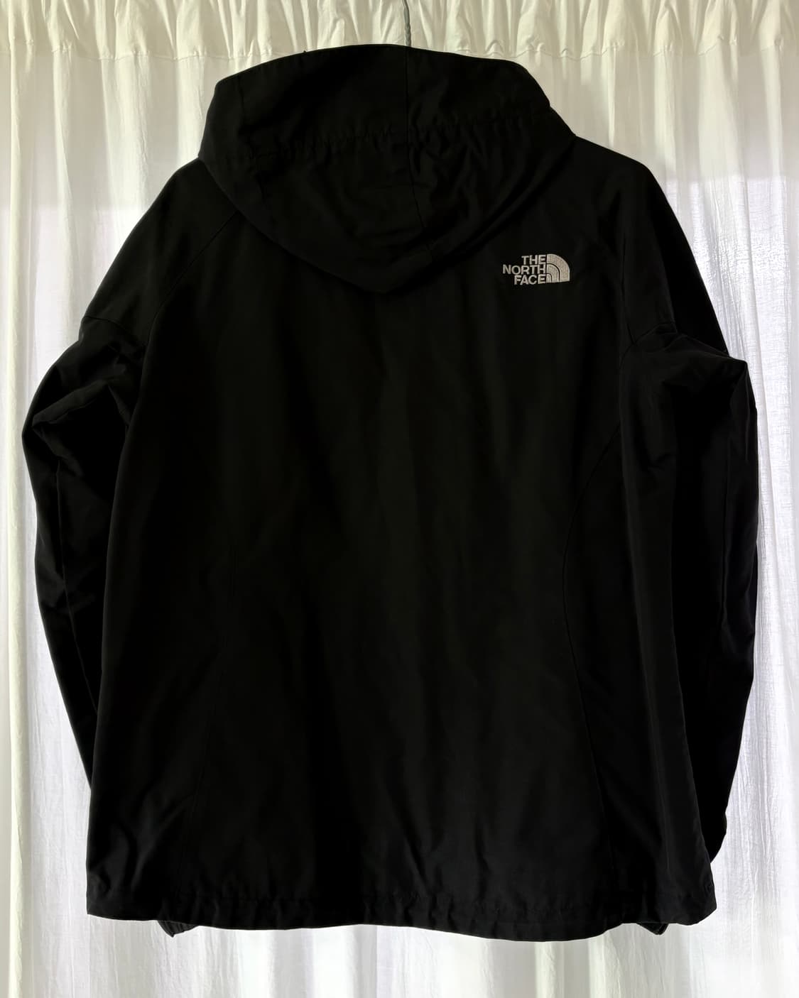 노스페이스 검정 바람막이  상품이미지2
