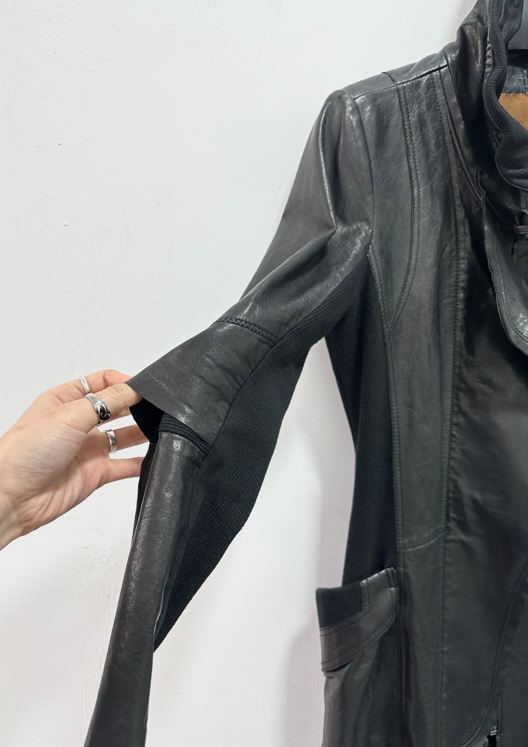 DOHO asymmetric cut sheepskin leather hi 상품이미지3