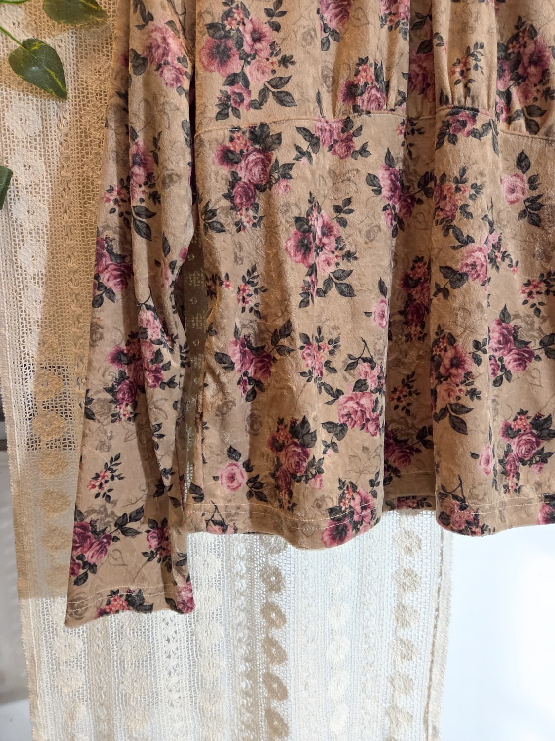 플라워 벨벳 목폴라 슬리브 상품이미지3