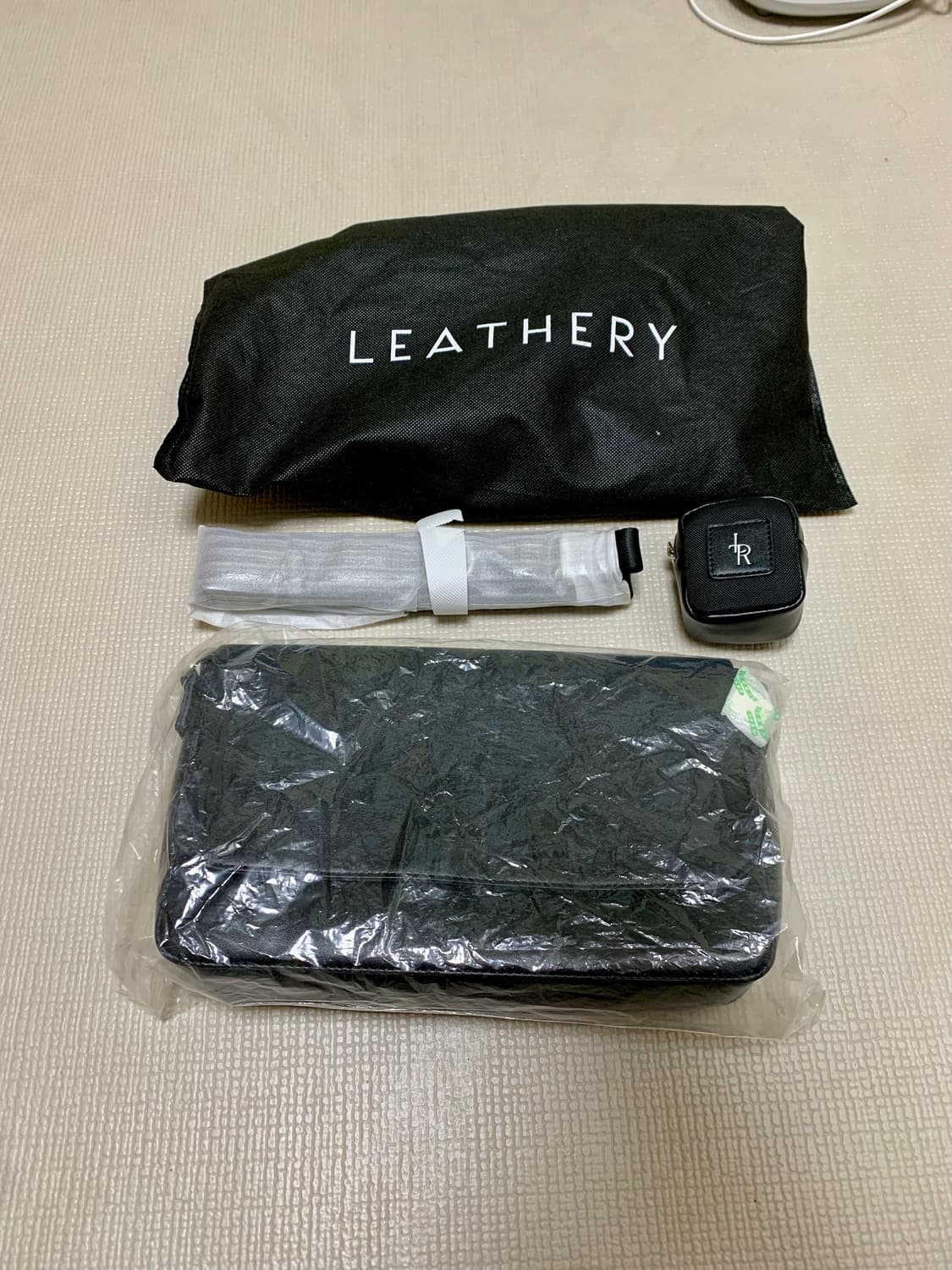 레더리 포쉐트 플랩 크로스백 상품이미지2