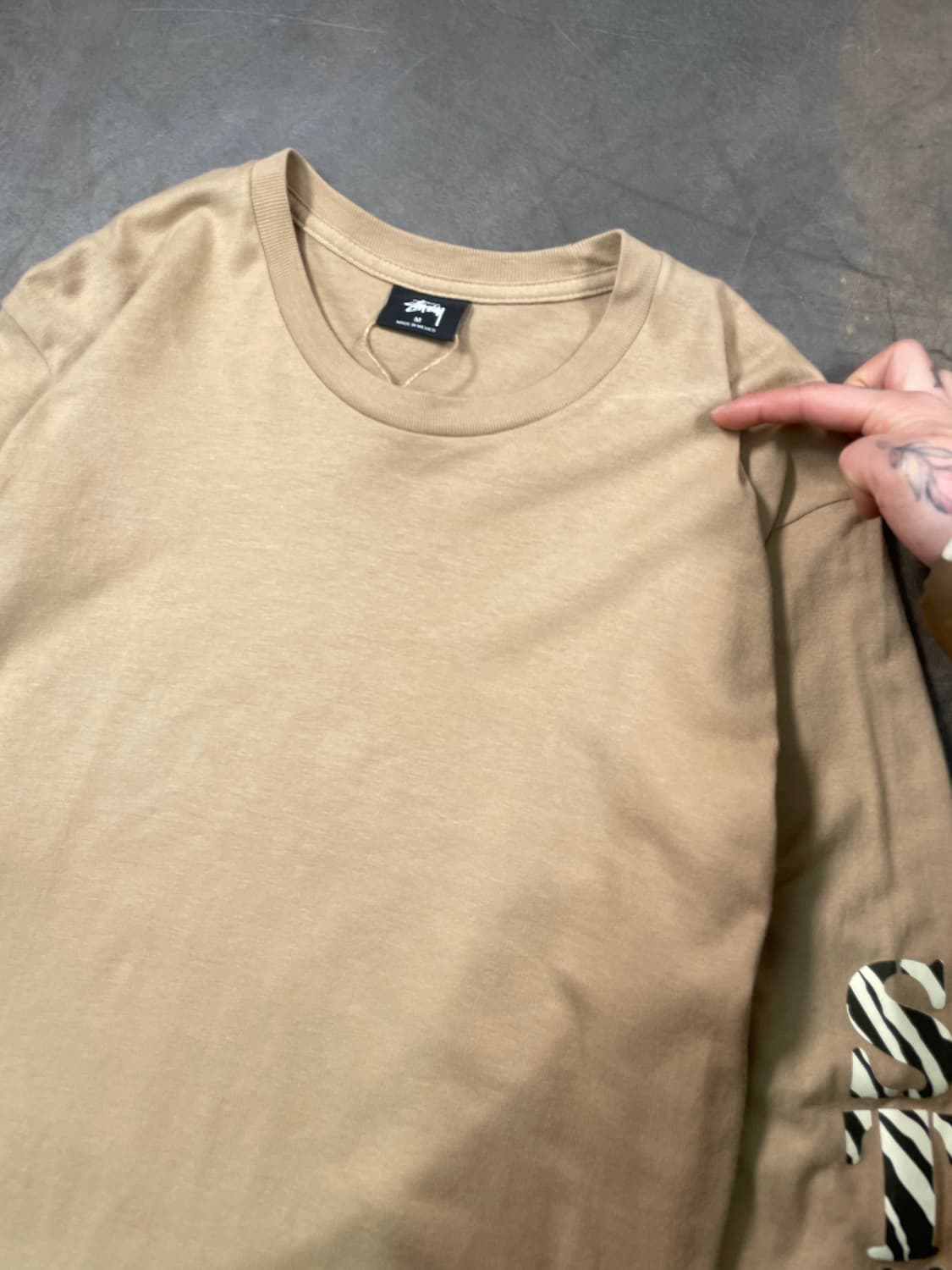 스투시 암 레터링 롱 슬리브 티셔츠 상품이미지2