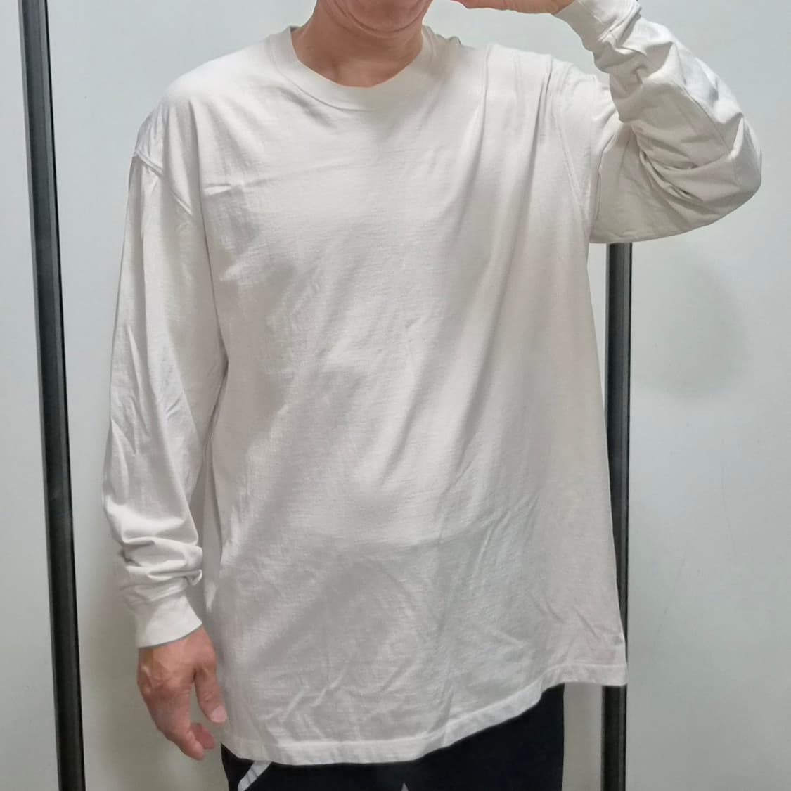 지오다노 오버사이즈 핏 롱슬리브 긴팔 티셔츠 아이보리 상품이미지1