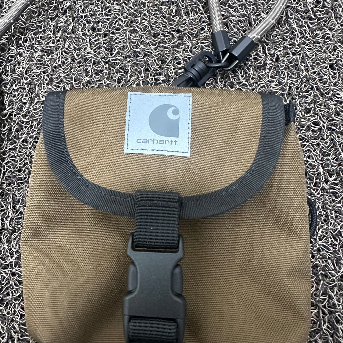 칼하트 미니 크로스백 가방 상품이미지3