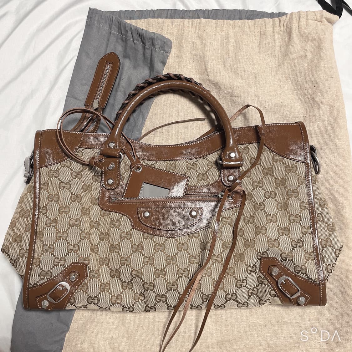 해커프로젝트 구찌x발렌시아가 모터백 상품이미지1