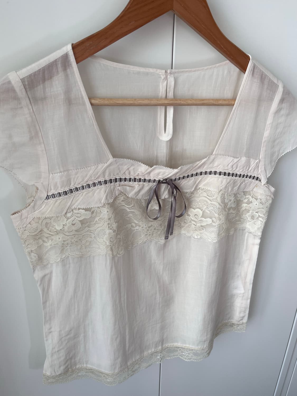 C.aujard 레이스 리본 캡소매 블라우스 상품이미지9