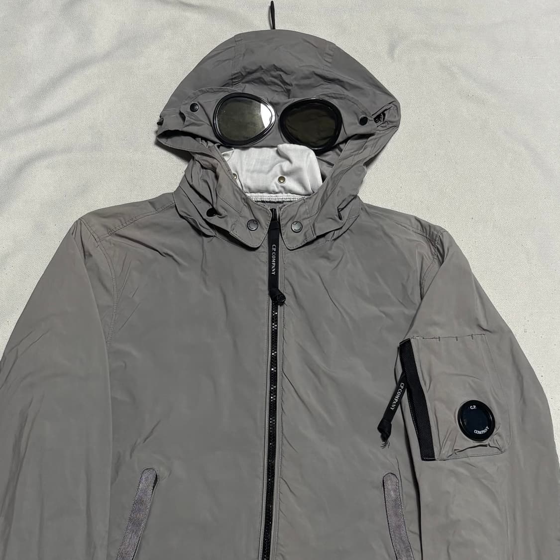 100 C.P. 컴퍼니 후드고글 그레이 바람막이 자켓  상품이미지1