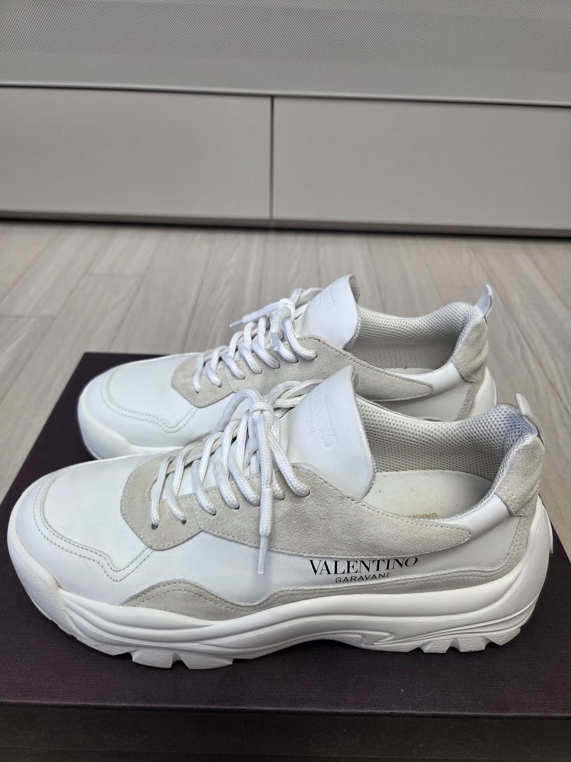 발렌티노 검보이 반시 화이트 스니커즈 상품이미지1