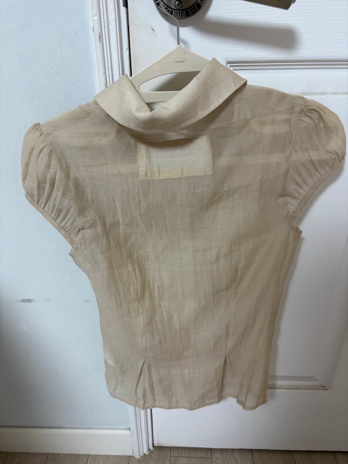 Sculptor sheer pleated hem blouse beige 상품이미지3