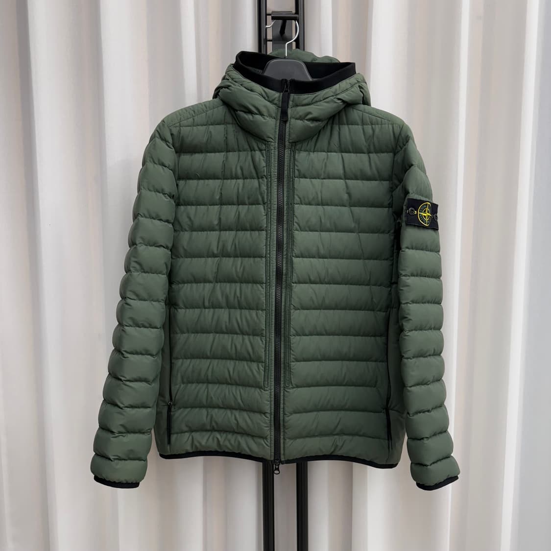 [L] 스톤아일랜드 나일론 텔라 후드 경량패딩 상품이미지1