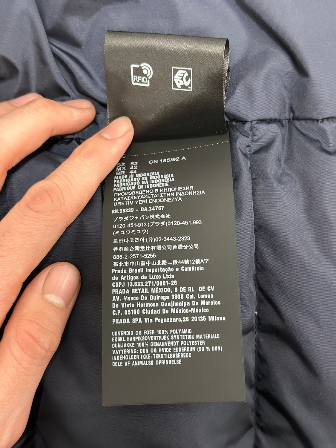 프라다 트라이앵글 패딩 네이비 52 상품이미지9