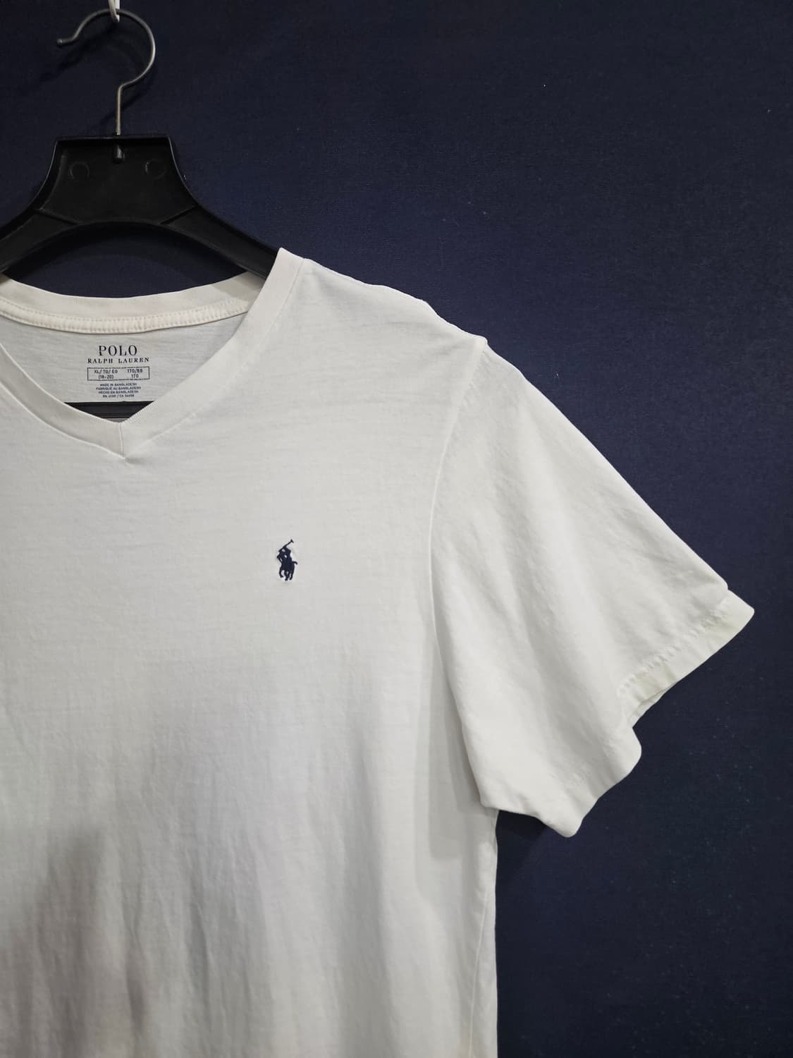 폴로 랄프로렌 화이트 남성 슬림핏 100~105 브이넥 반팔티  상품이미지4