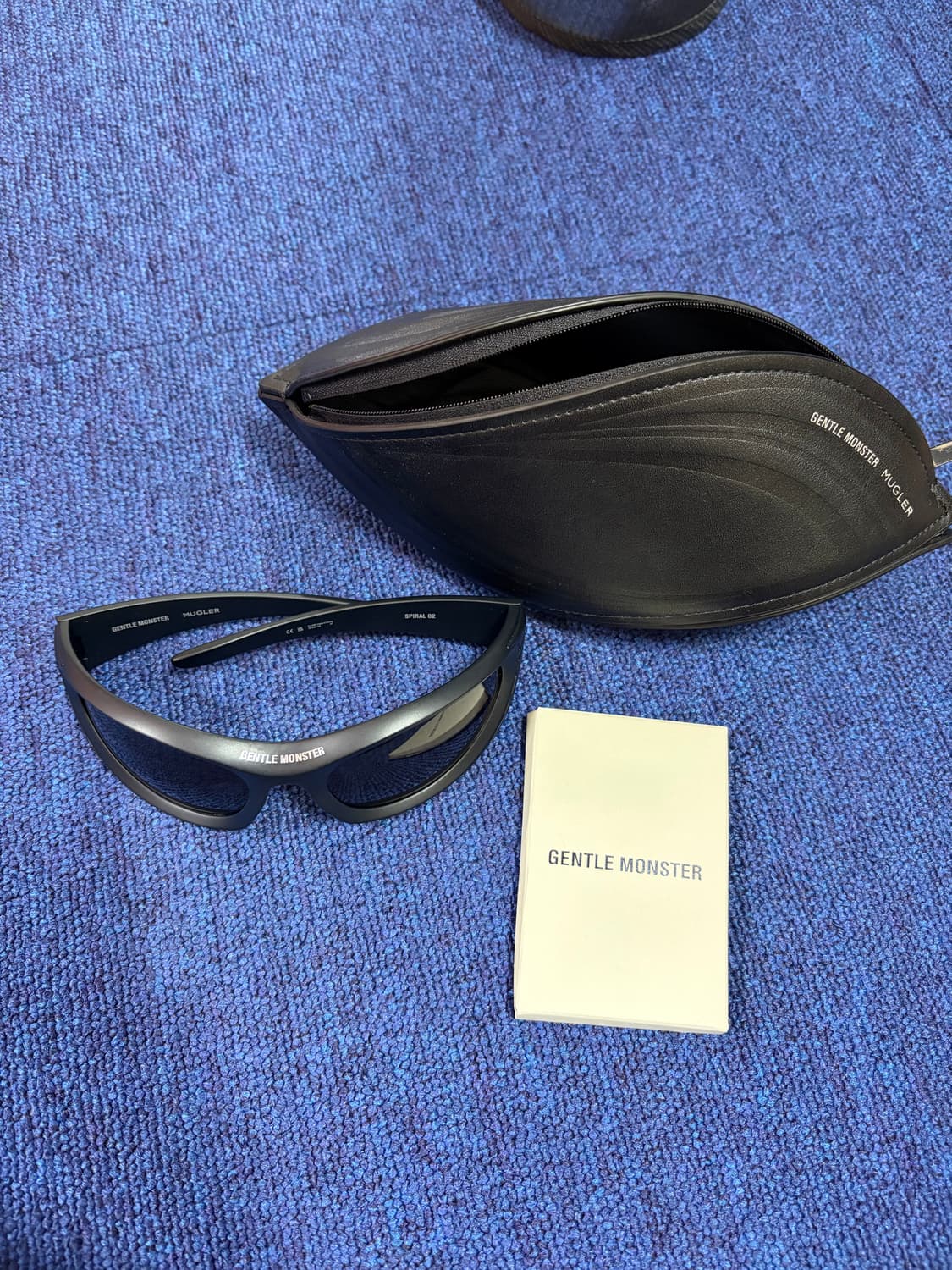 젠틀몬스터 뮈글러 스파이럴 02-M01 상품이미지1