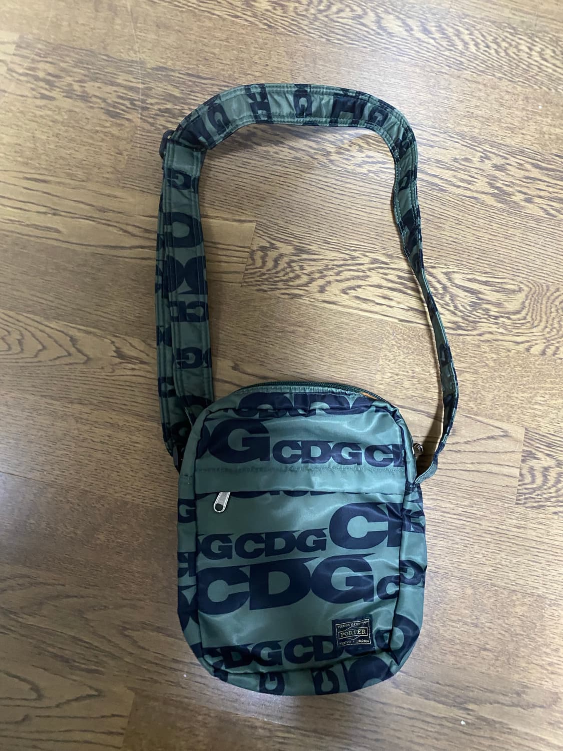 CDG 꼼데가르송 x 요시다 포터 콜라보 숄더백 카키 os 상품이미지3