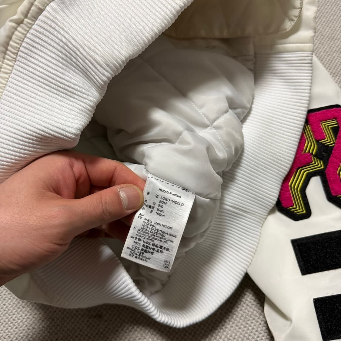 아디다스 화이트 패치 봄버 자켓 상품이미지5