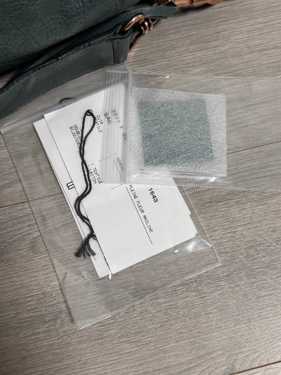 발렌시아가 클래식 시티 틸그린 미디움/상태최상/급처 상품이미지8