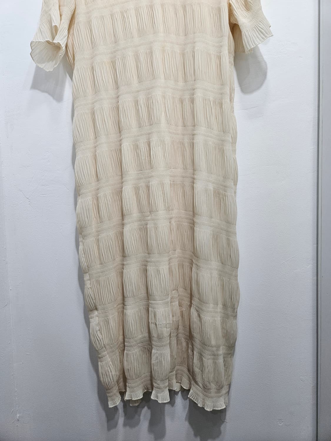 아이보리 플리츠 반팔 롱원피스  상품이미지5