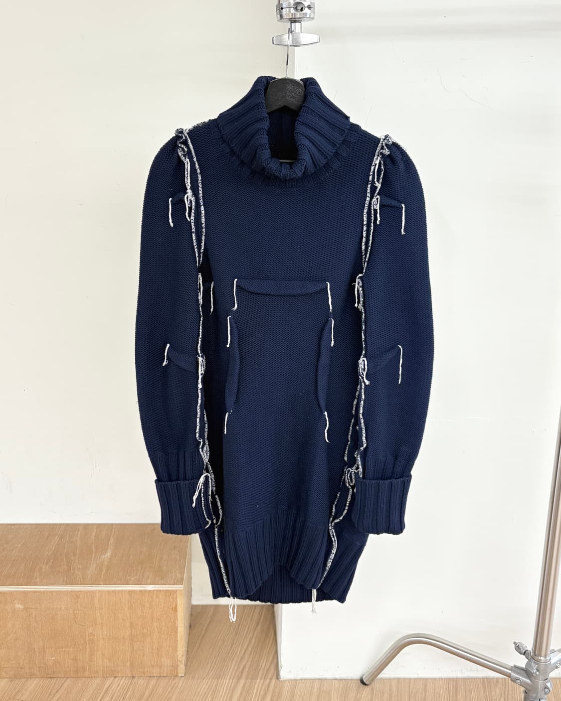메종 마르지엘라 X H&M 네이비 터틀넥 니트 원피스 상품이미지1