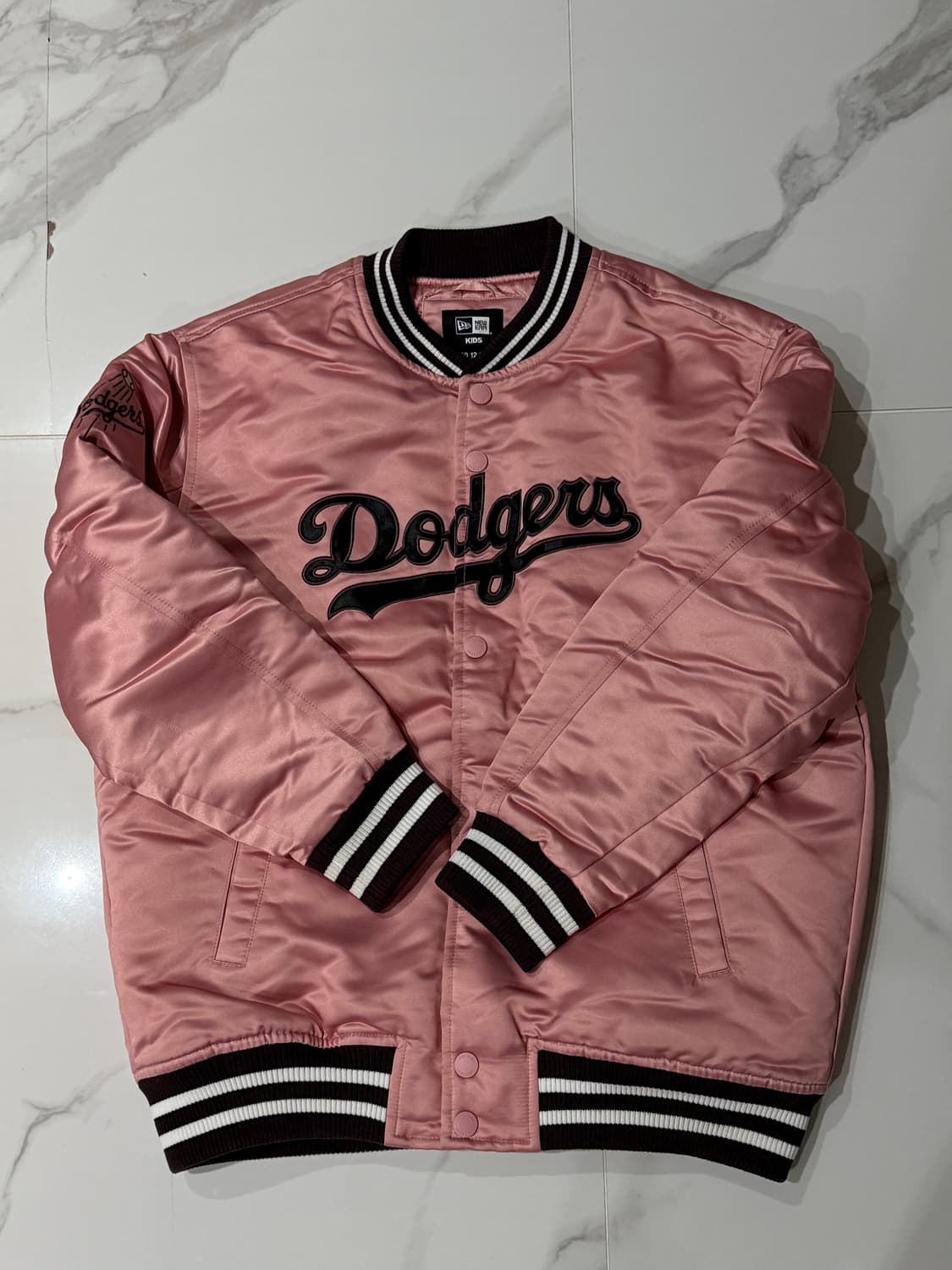 뉴에라 키즈 MLB 샤인 새틴 LA 다저스 스타디움 자켓 핑크 상품이미지4