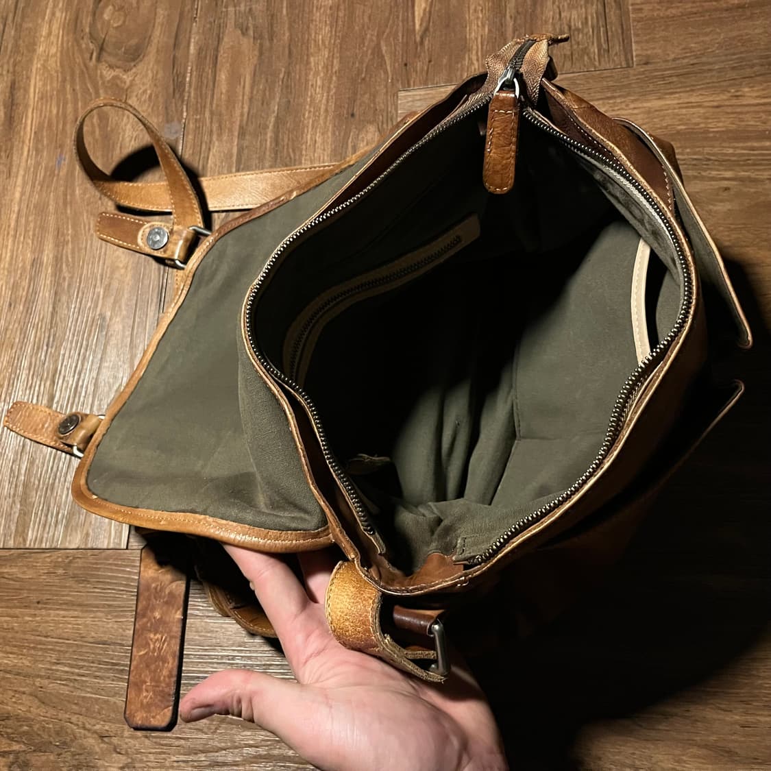 Italian Leather Well-Aged Crossbody Bag 상품이미지4