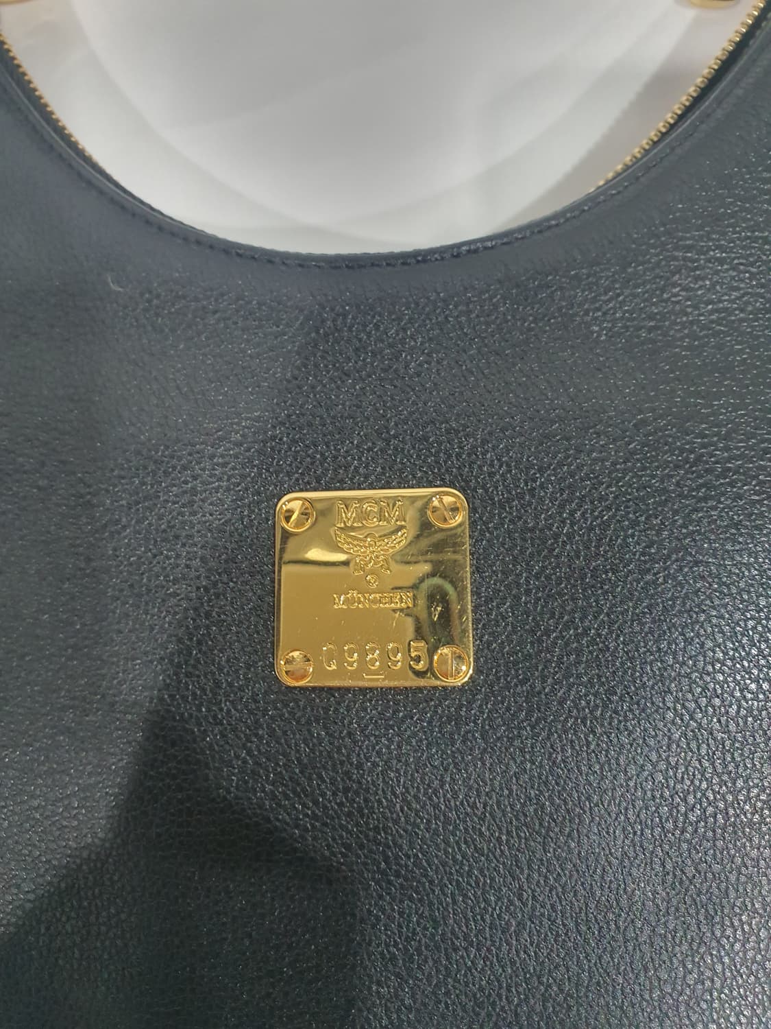MCM 블랙 가죽 숄더백(정품) 상품이미지2