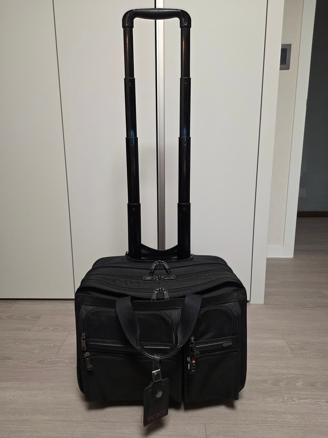 TUMI(투미) 알파 디럭스 2휠 브리프케리어 (품번: 26104D4)
 상품이미지2