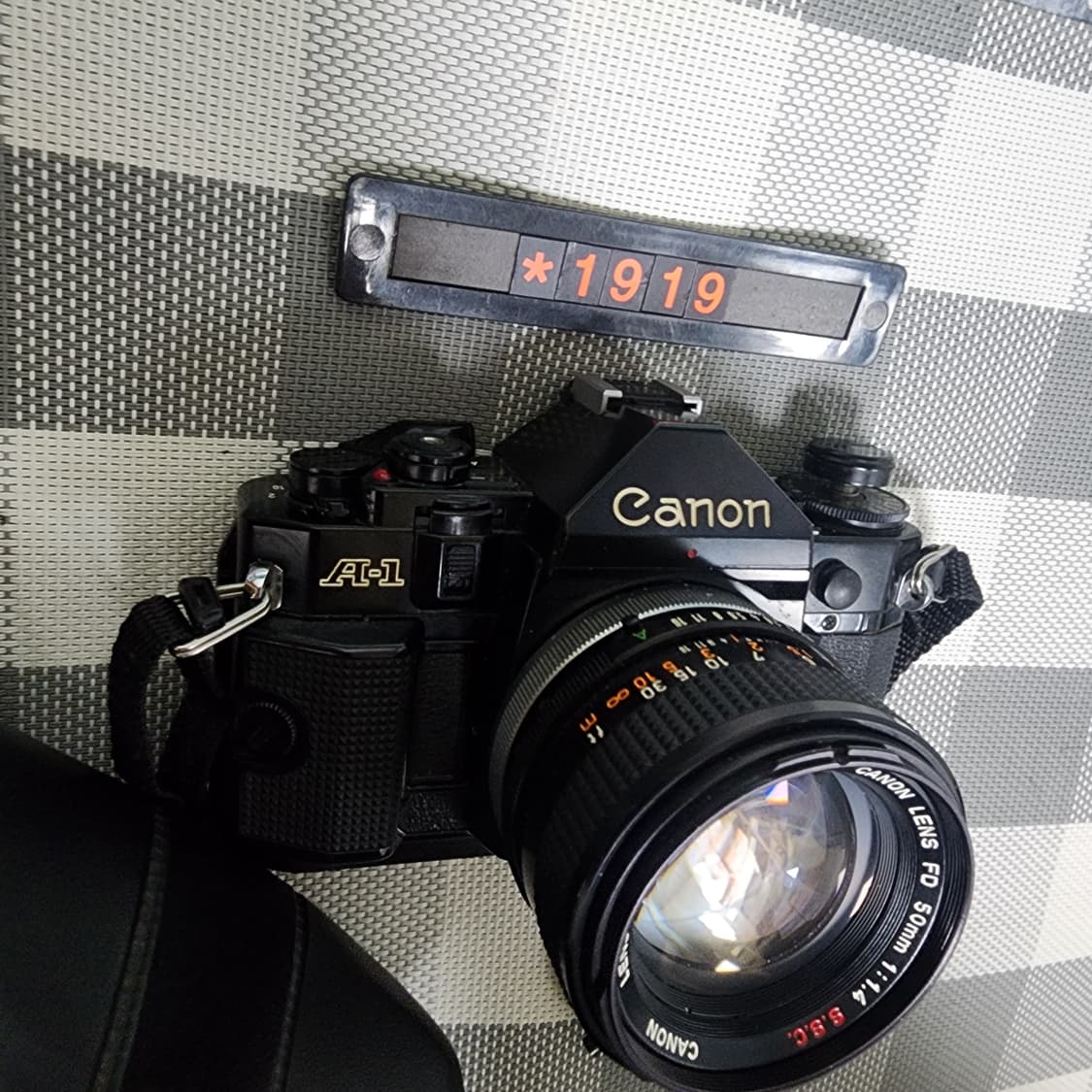 캐논 A-1 필름카메라 블랙바디 1.4렌즈 케이스포함 상품이미지2
