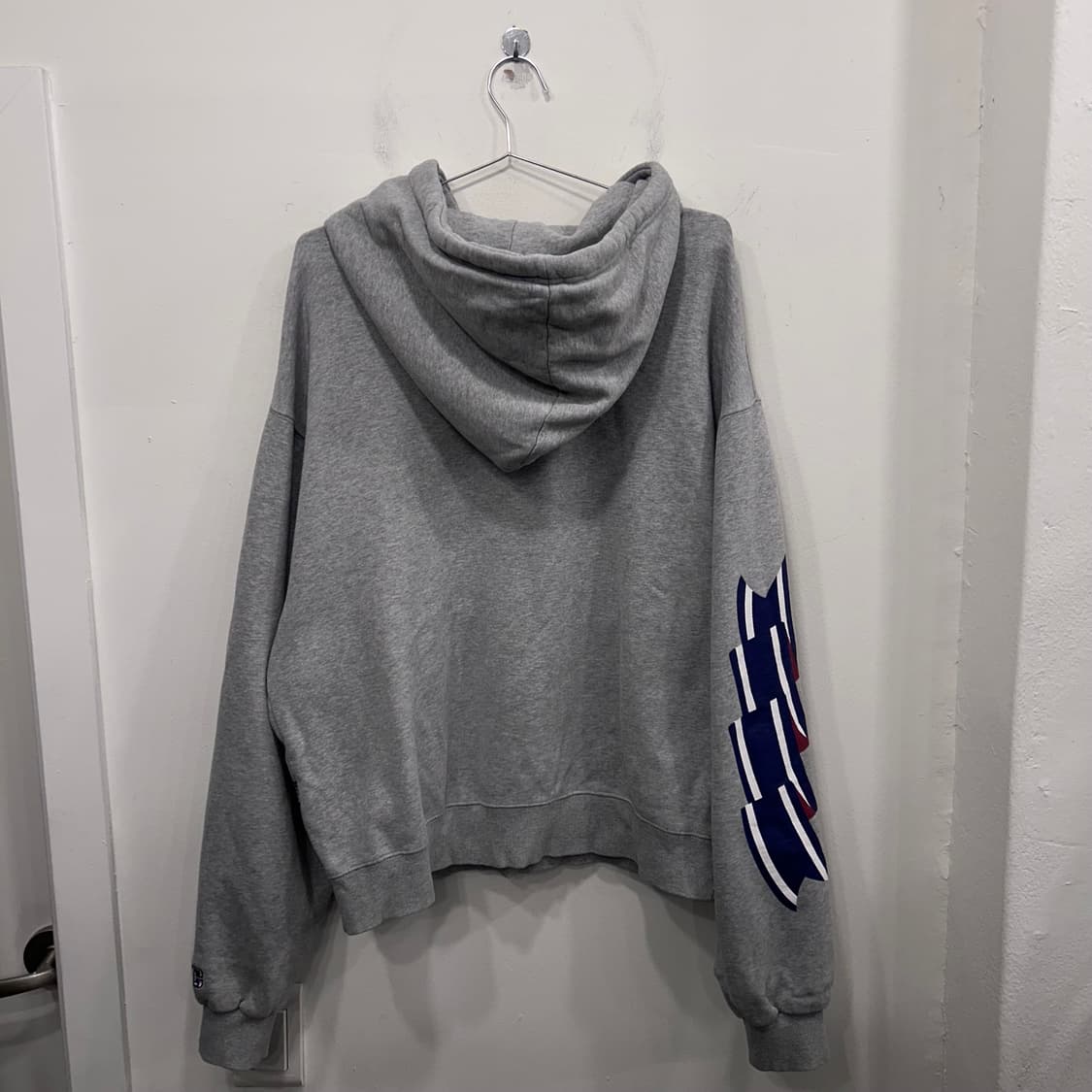 로맨틱크라운 오버핏 와펜로고 후드티 상품이미지5