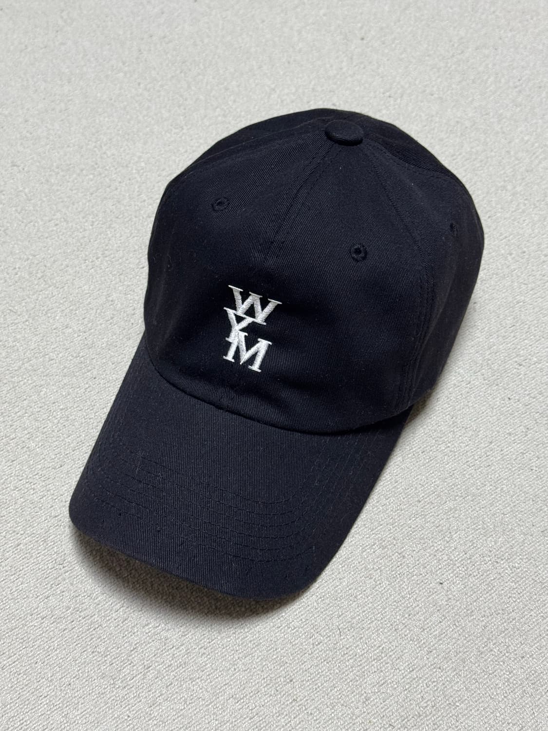 우영미 이니셜 로고 볼캡 블랙 상품이미지1