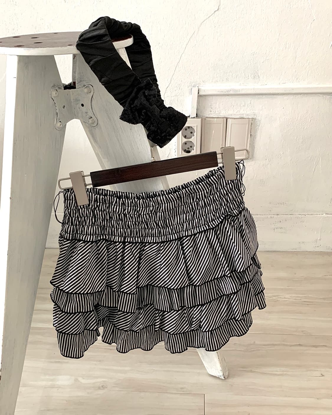 Striped satin tiered mini skirt + ribbon 상품이미지1