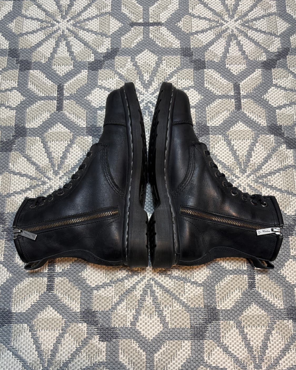 (260) 닥터마틴 메이슨 8홀 사이드집 부츠 블랙 상품이미지5