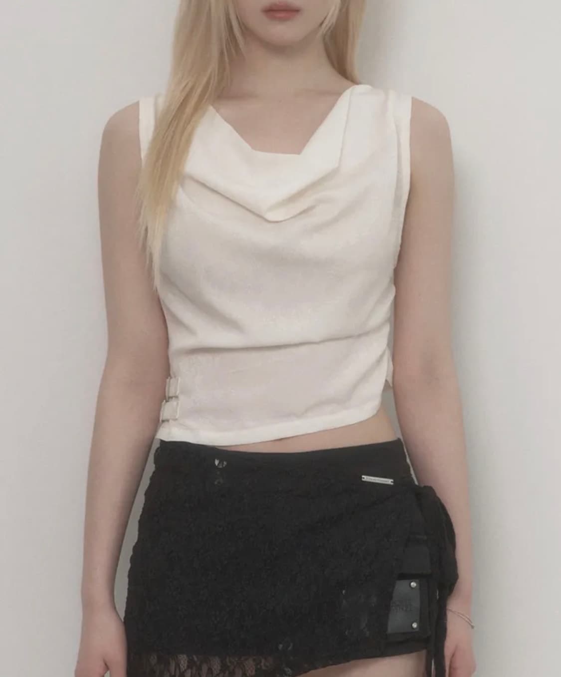 구해요) 에트오소메 Draped Belt Satin Tank Top 상품이미지1