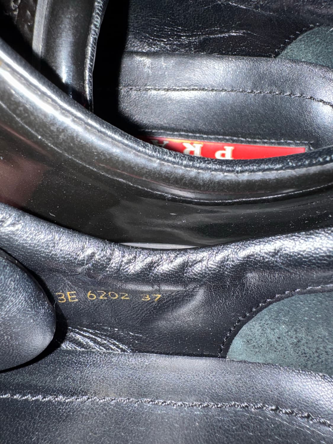 프라다 블랙 스니커즈 상품이미지5