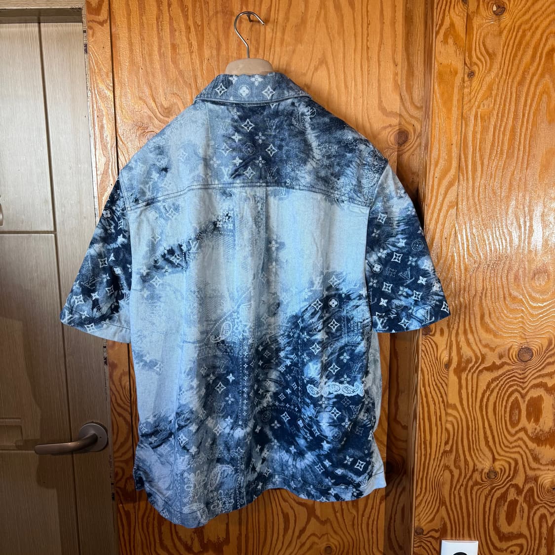 루이비통 모노그램 반다나 데님 셔츠 판매 합니다. 상품이미지8
