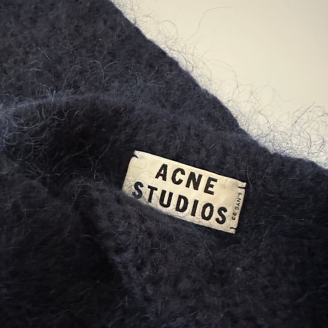 아크네스튜디오 acne studios 모헤어 브이넥 니트 상품이미지6