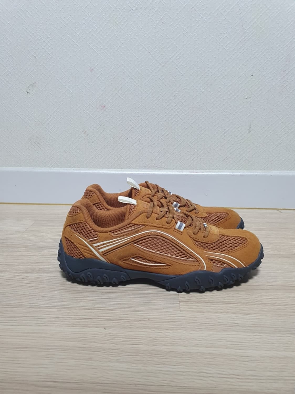 휠라 에샤페 LX 카멜 스니커즈 250 상품이미지1