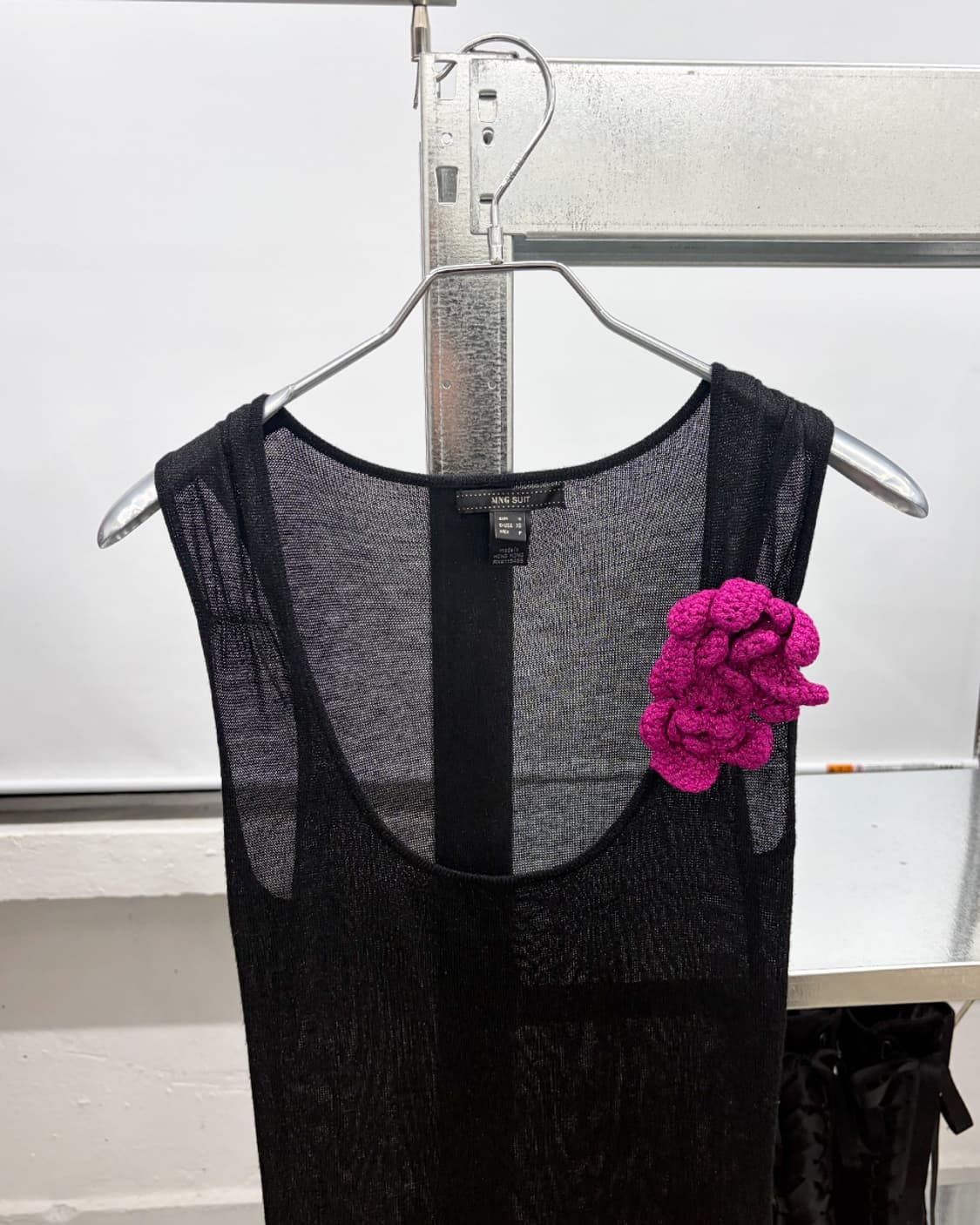 빈티지 브로치 디테일 슬리브리스 니트 드레스 상품이미지3