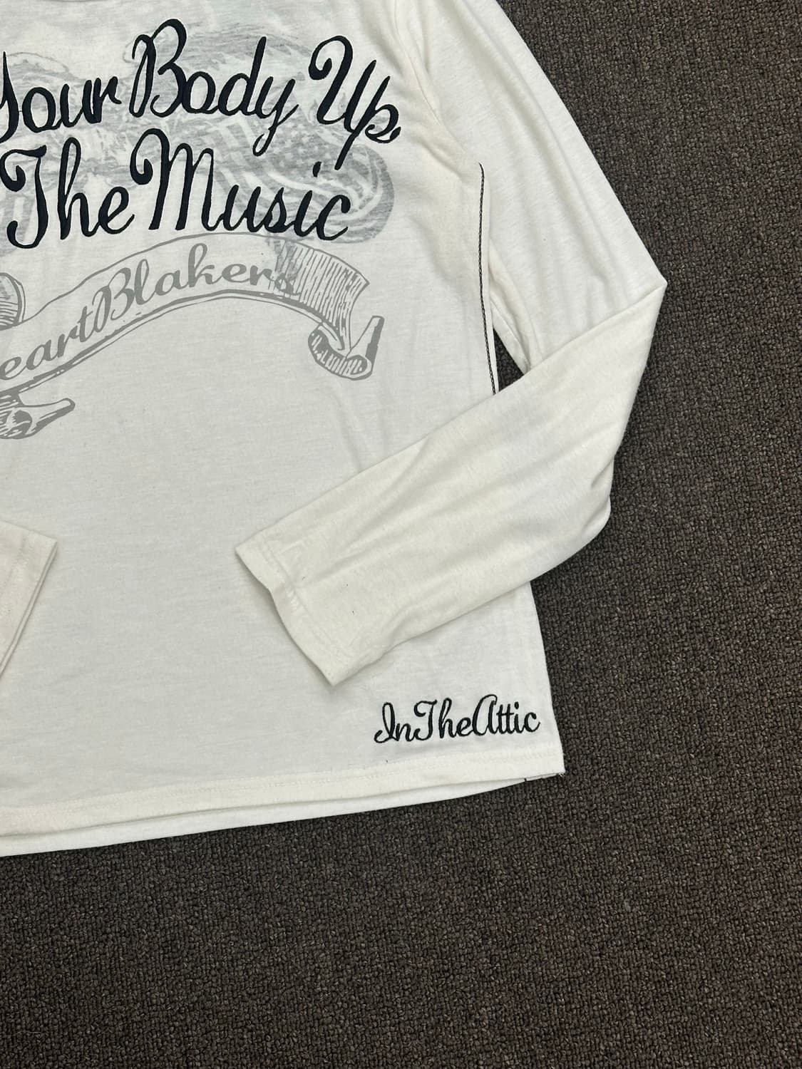 L)IntheAttic 빈티지 자수 레터링 롱슬리브 상품이미지2