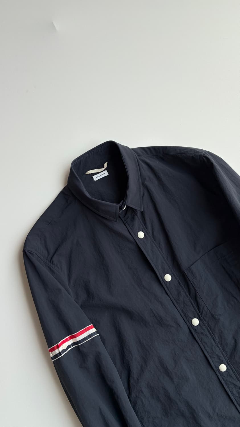 톰브라운 나일론 암밴드 셔츠 자켓 상품이미지2