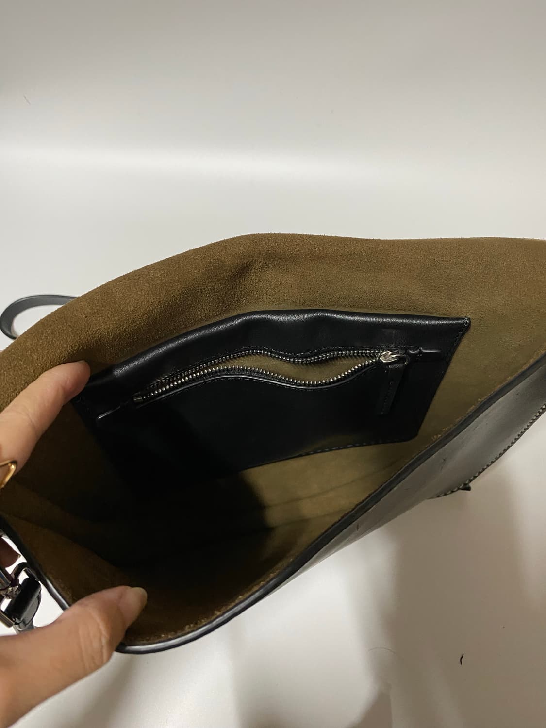 띠어리 크로스백 가죽가방 상품이미지4