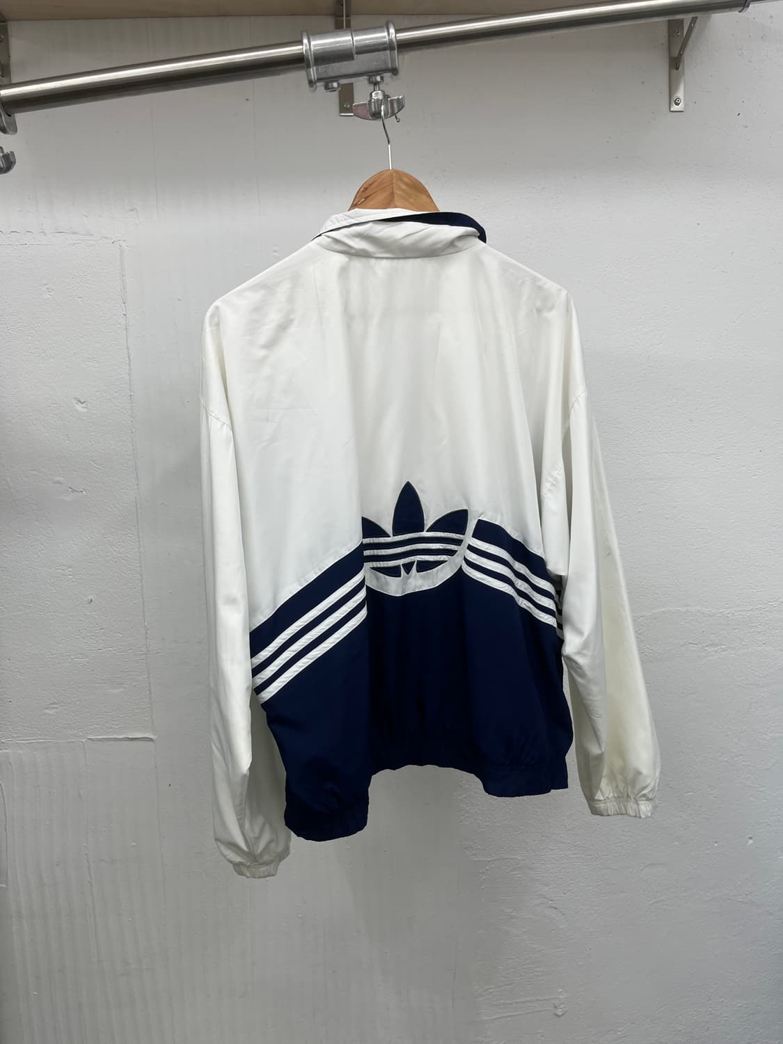 XL) OLD ADIDAS EMBROIDERD BIG LOGO 바람막이 상품이미지4