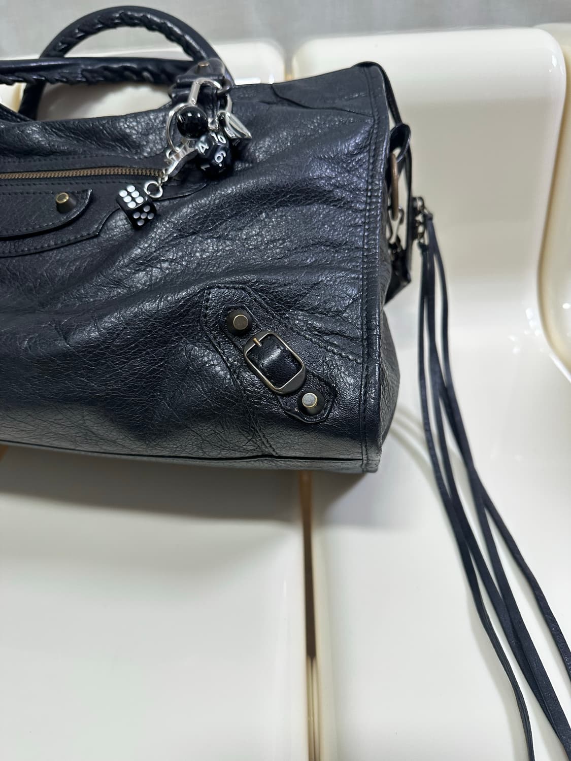 [A 정품] 발렌시아가 시티 모터백 미디움 블랙 상품이미지5