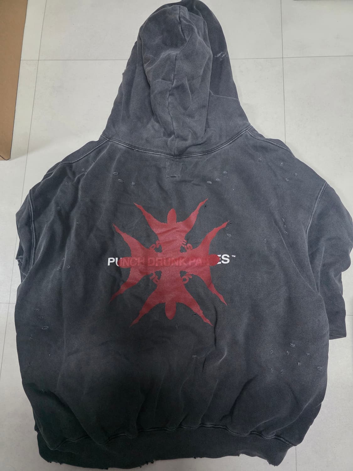 펀치드렁크파티즈 가먼트 다잉 후드티 차콜 상품이미지3