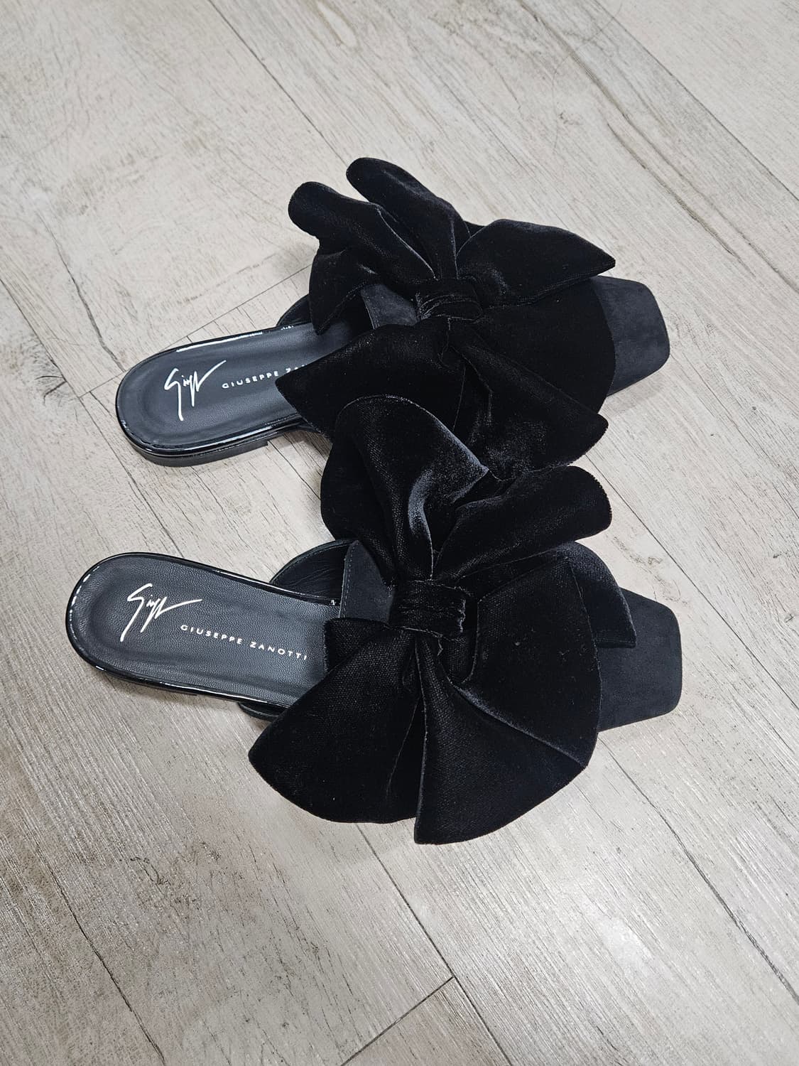 쥬세페자노티 블랙 벨벳 뮬 240~245 상품이미지3