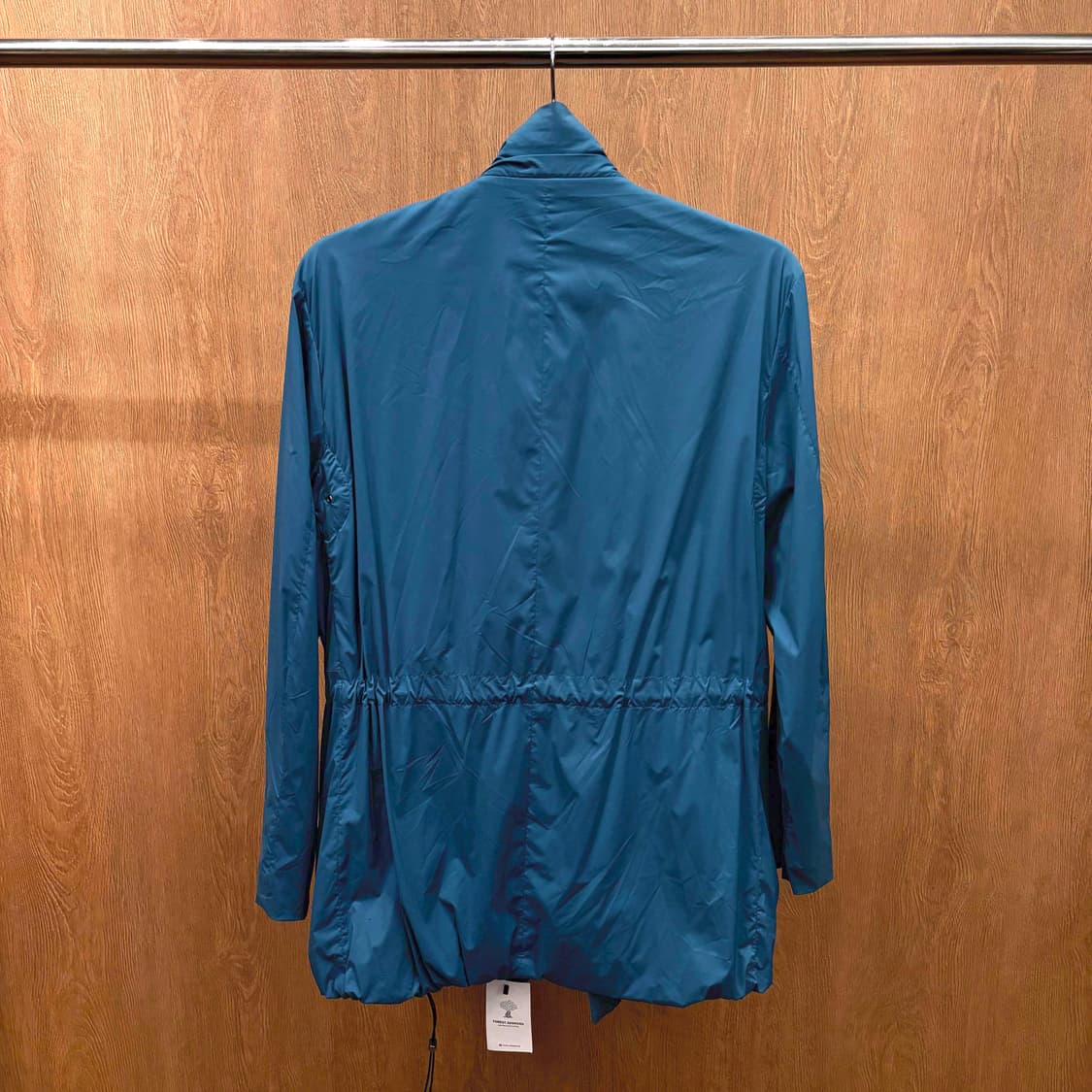 랑방 콜렉션 하이넥 라이트 집업 점퍼 드로우 스트링 디테일 블루 상품이미지3